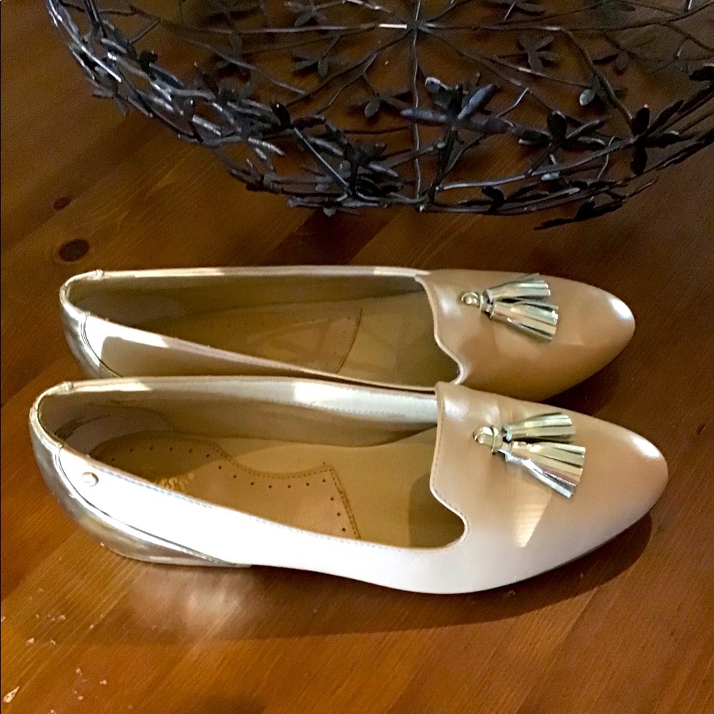 Beautiful Bass leather flats